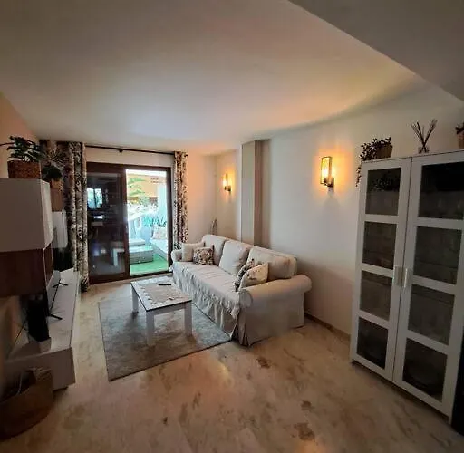 Olivia Sunny 2 Bedroom Punta Prima شقة *